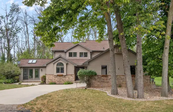 2238 WOODLAWN LANE, Appleton, WI 54914