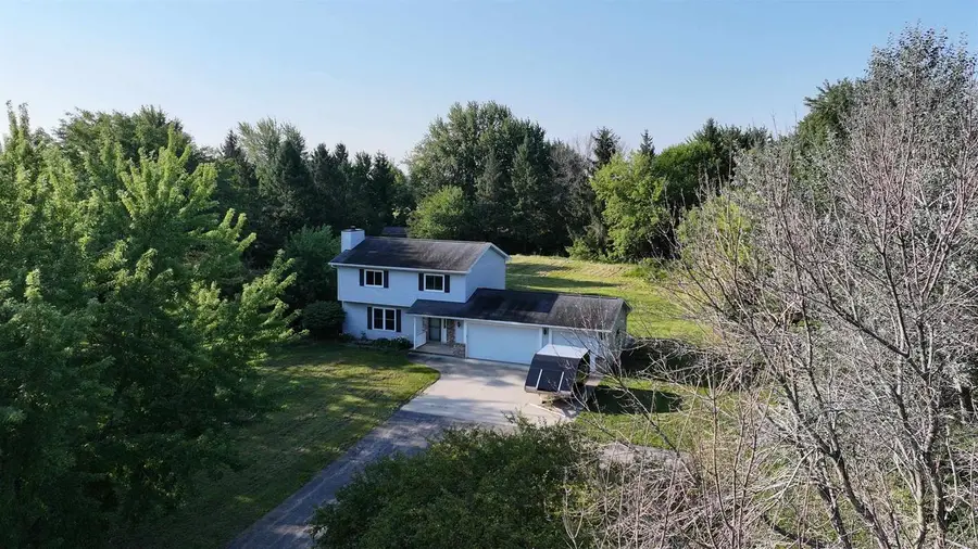 W9355 COUNTRY COVE LANE, Hortonville, WI 54944 - #2