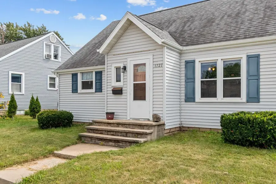 1727 W WISCONSIN AVENUE, Appleton, WI 54914 - #2