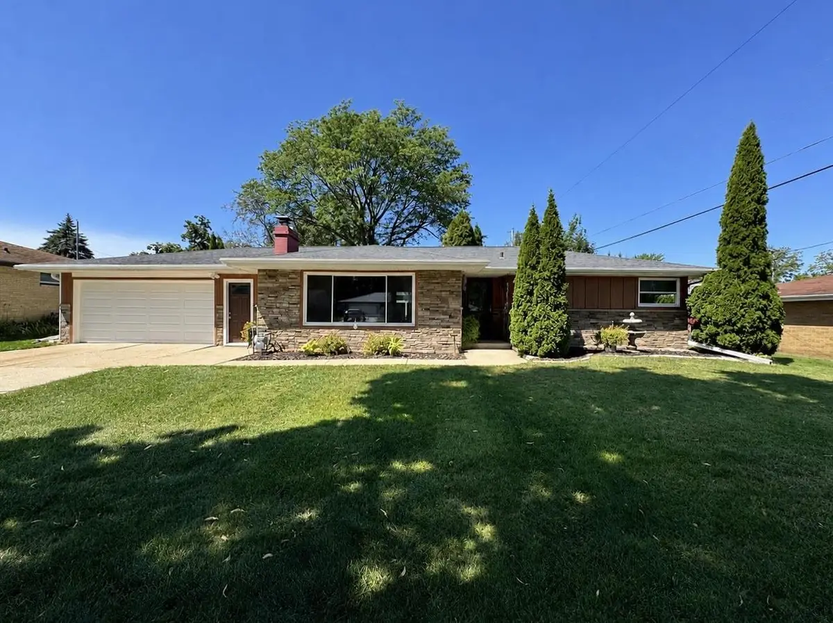 1700 CHATEAU DRIVE, Green Bay, WI 54301 - #1