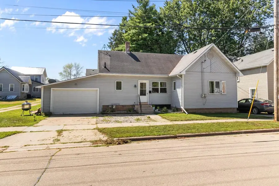 22 E 12TH STREET, Clintonville, WI 54929 - #2