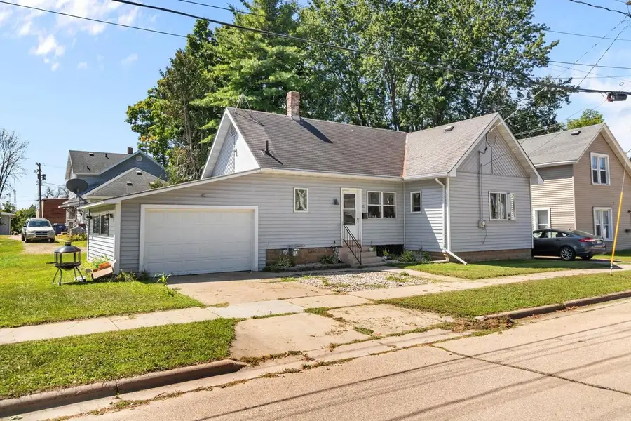 22 E 12TH STREET, Clintonville, WI 54929 - #3