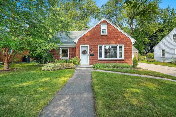 2374 JOURDAIN LANE, Green Bay, WI 54301