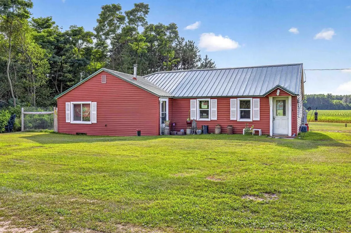 N3043 PIONEER ROAD, Clintonville, WI 54929 - #1
