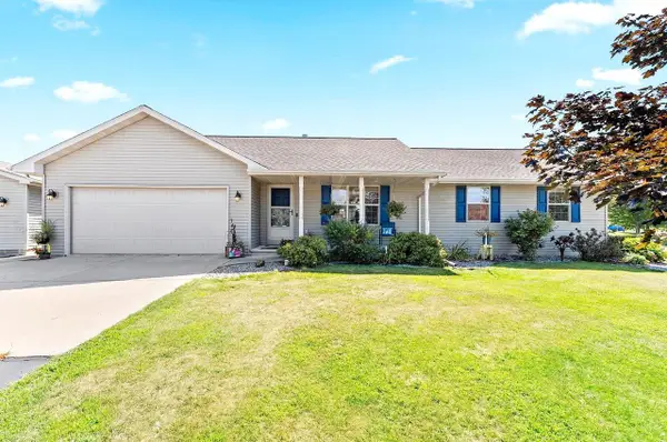 5056 SNAPDRAGON CIRCLE, Little Suamico, WI 54141