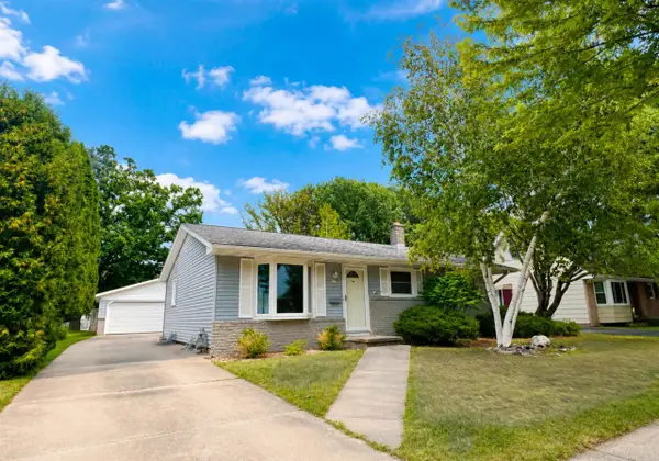 240 N EAGLE STREET, Oshkosh, WI 54902