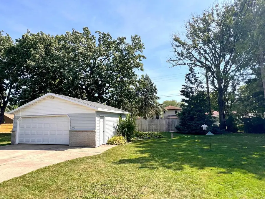 240 N EAGLE STREET, Oshkosh, WI 54902 - #3