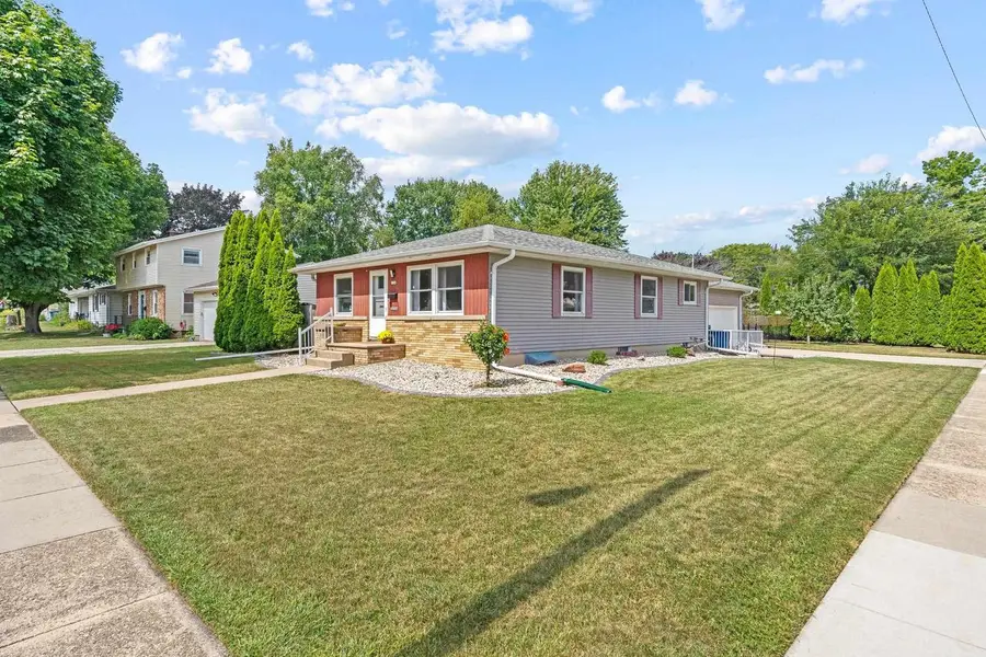 1324 BISMARCK AVENUE, Oshkosh, WI 54902 - #2