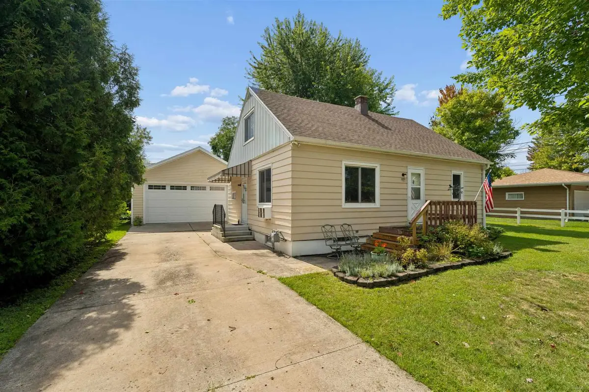 828 W JENNINGS STREET, New London, WI 54961 - #1