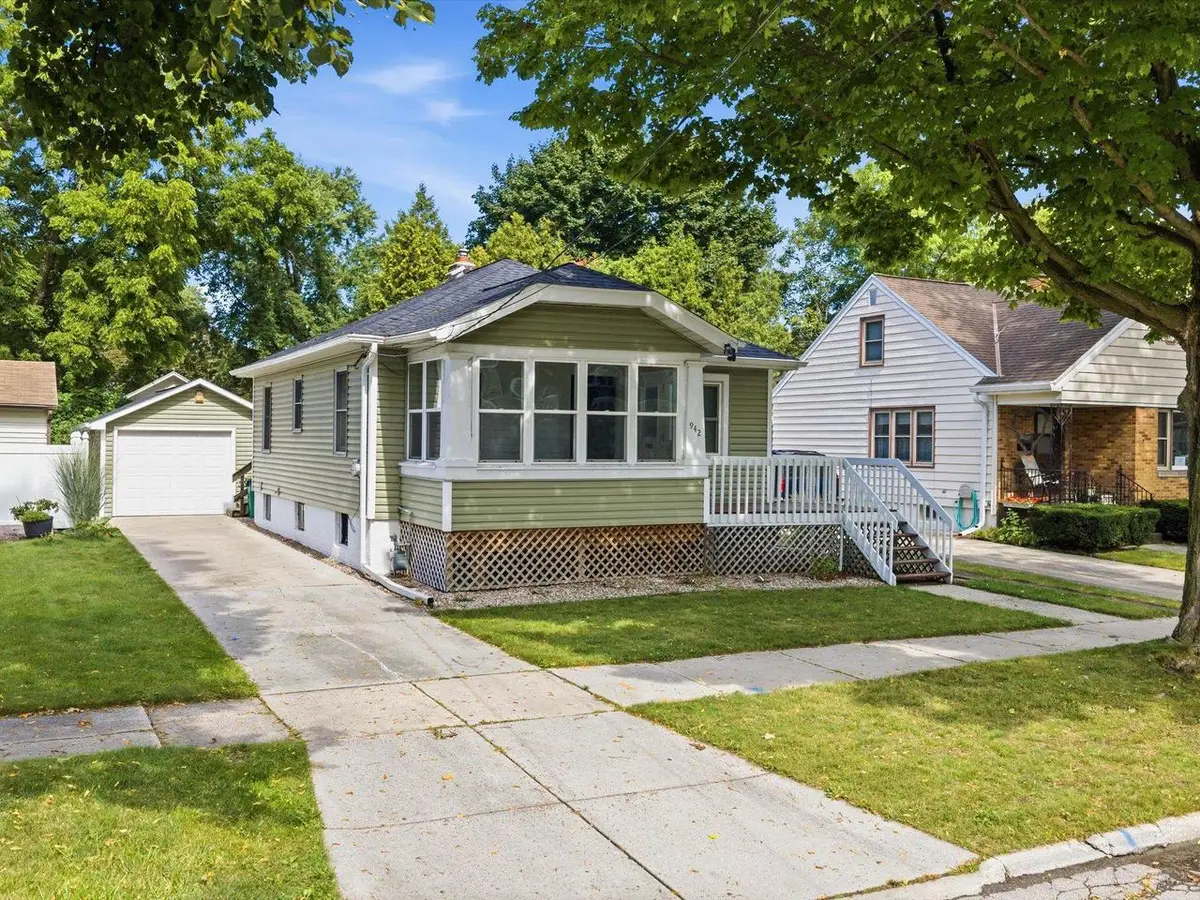 942 DIVISION STREET, Green Bay, WI 54303 - #1