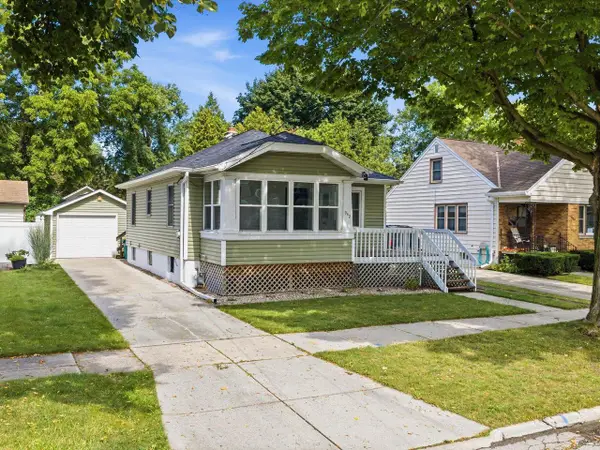 942 DIVISION STREET, Green Bay, WI 54303