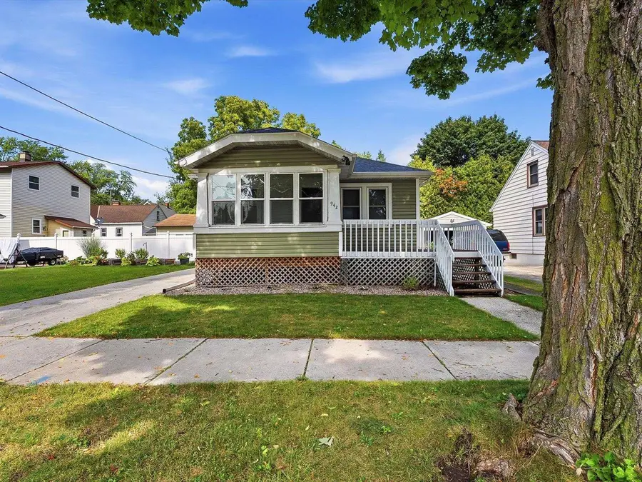 942 DIVISION STREET, Green Bay, WI 54303 - #3