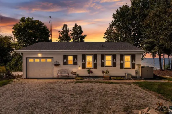 2737 BAY ROAD, Brussels, WI 54204