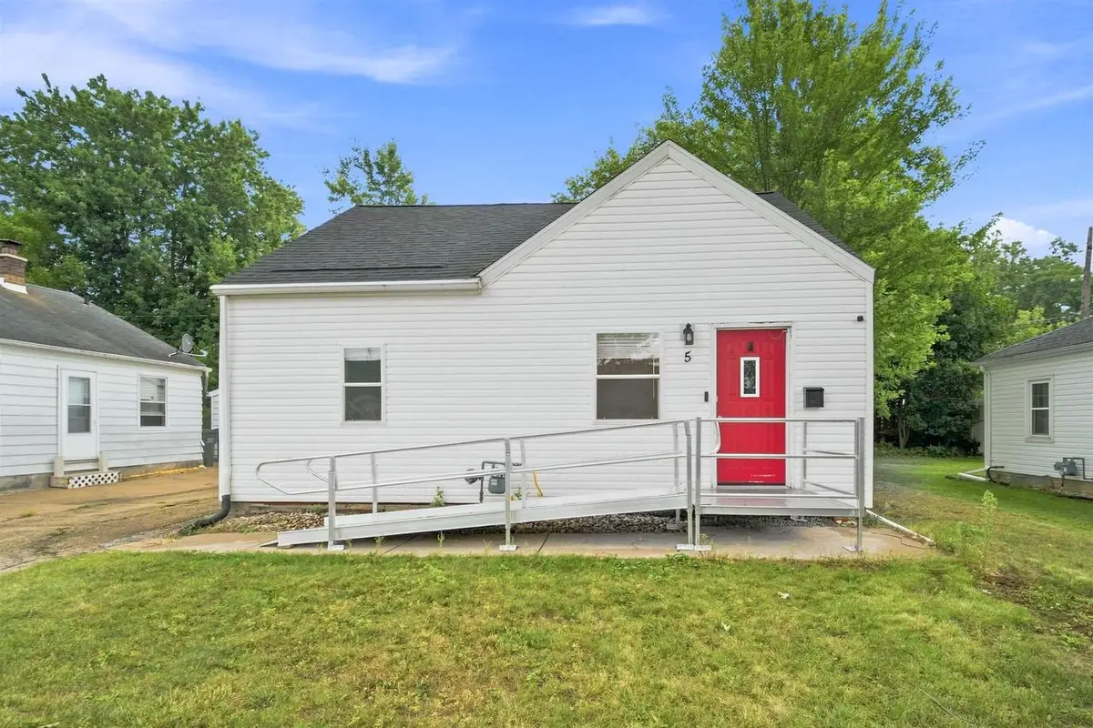 5 ARMSTRONG COURT, Kaukauna, WI 54130 - #1