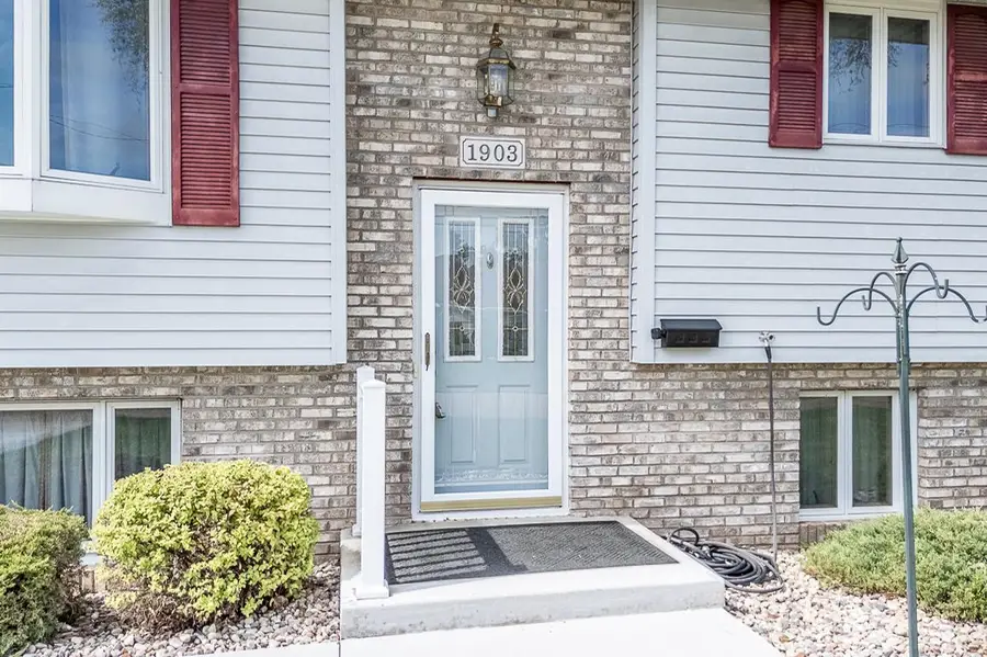 1903 LAWRENCE STREET, New London, WI 54961 - #2