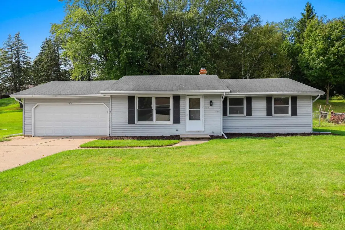 827 HILLCREST HEIGHTS, Green Bay, WI 54313 - #1