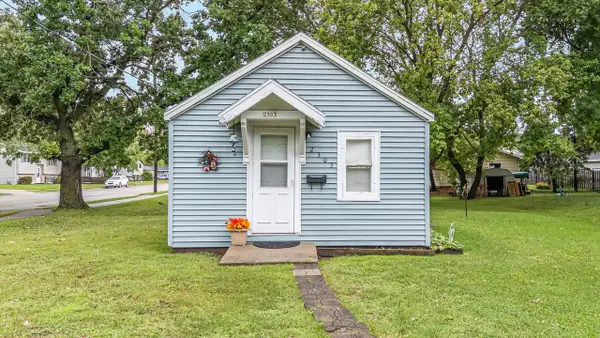 2303 N MAIN STREET, Oshkosh, WI 54901