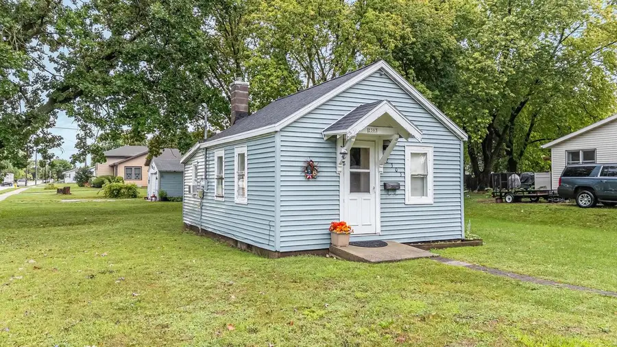 2303 N MAIN STREET, Oshkosh, WI 54901 - #3