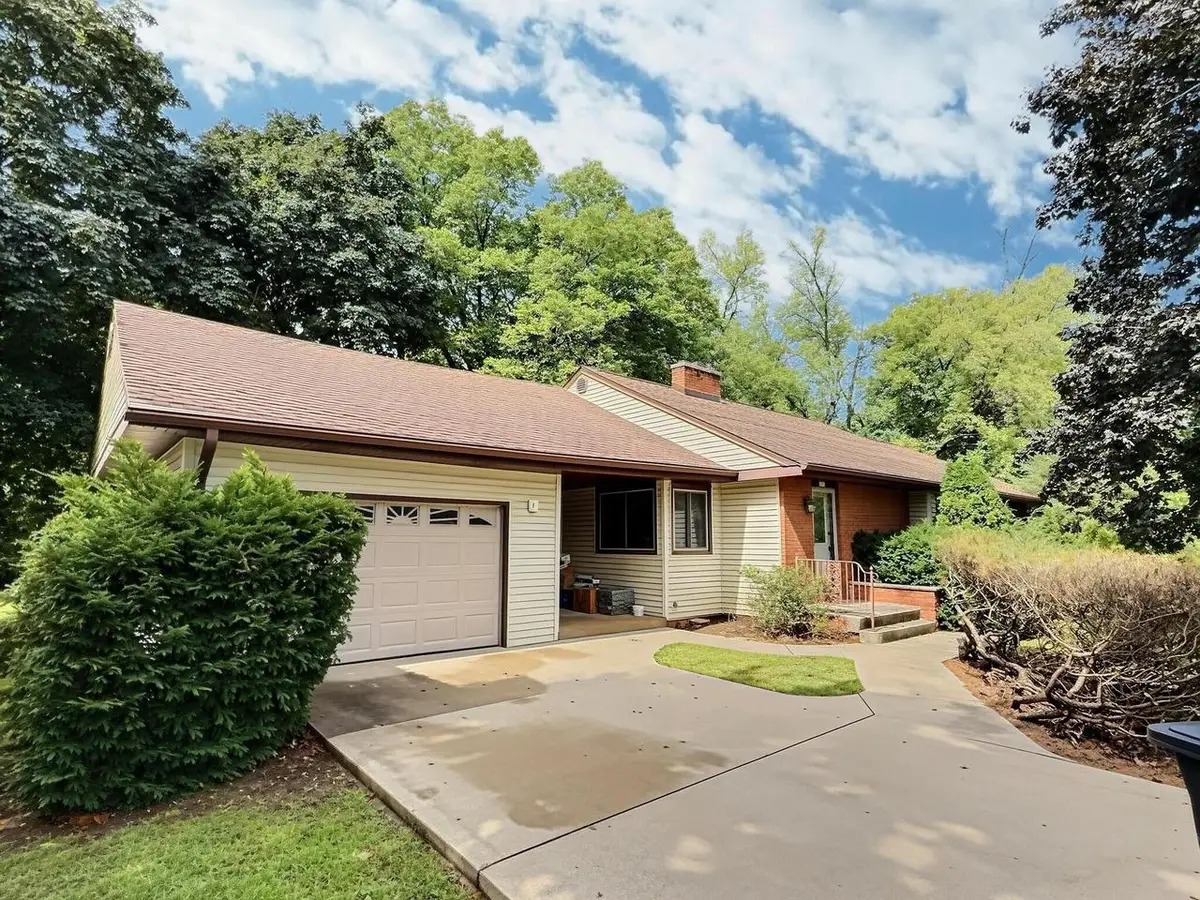 2573 OREGON STREET, Oshkosh, WI 54902 - #1