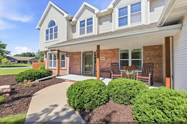 1900 LITTLE VALLEY COURT, De Pere, WI 54115