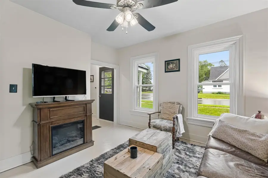 803 OSHKOSH STREET, New London, WI 54961 - #3
