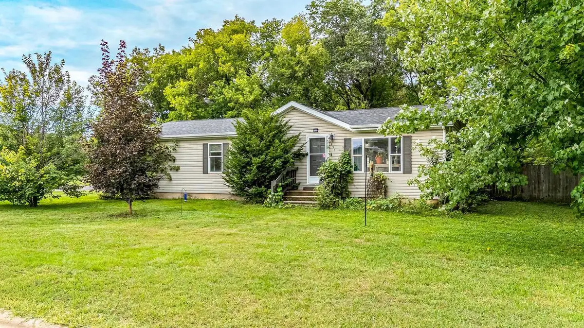 1021 E ELIZABETH STREET, Shawano, WI 54166 - #1