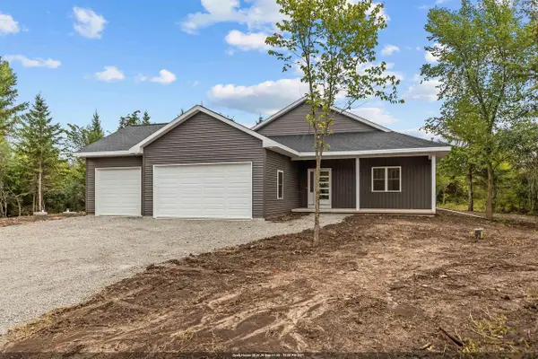 2858 NEKIMI AVENUE, Oshkosh, WI 54902