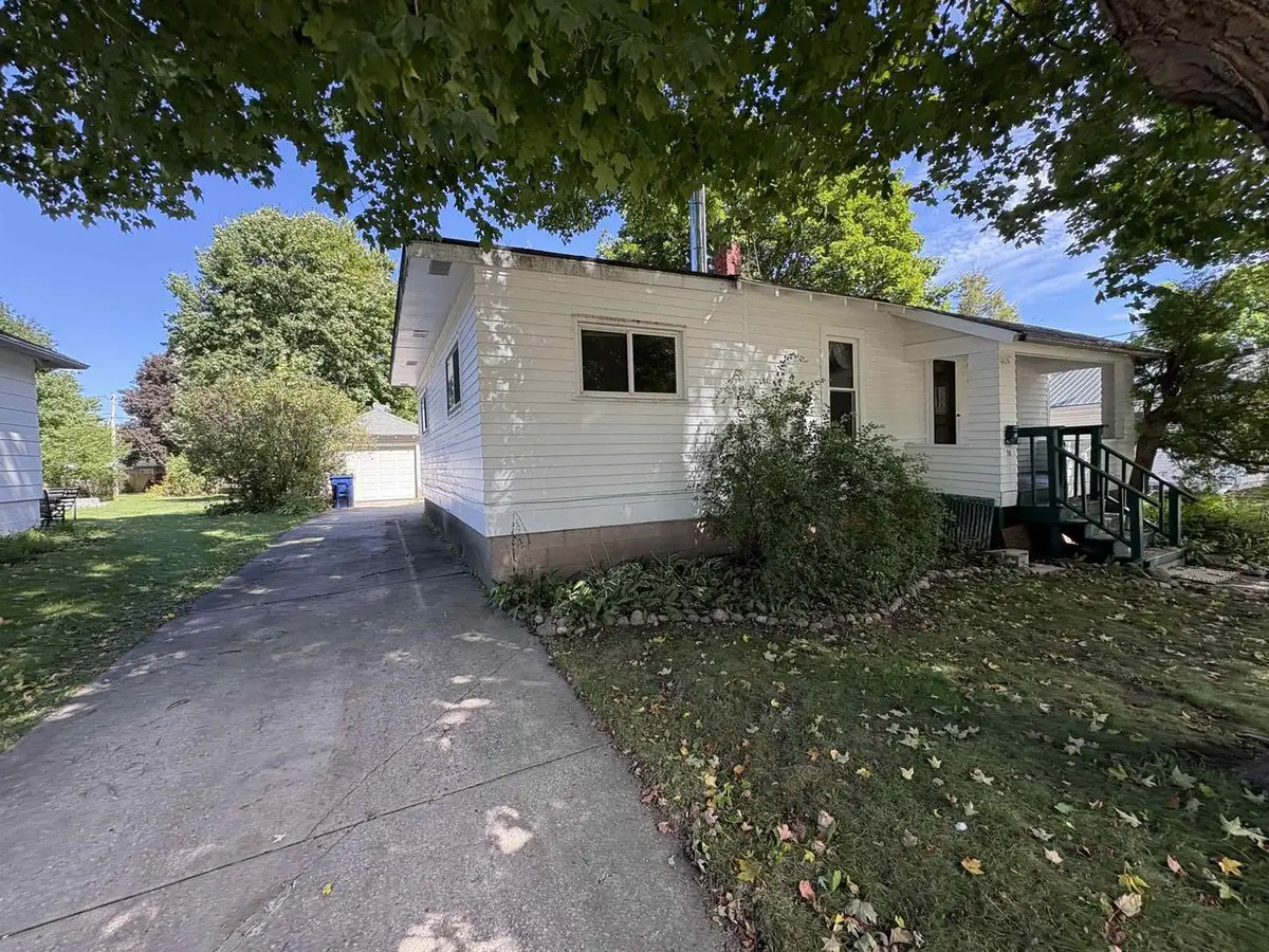 38 18TH STREET, Clintonville, WI 54929 - #1
