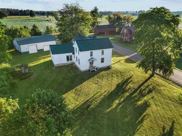 8553 WOLF RIVER ROAD, Fremont, WI 54940