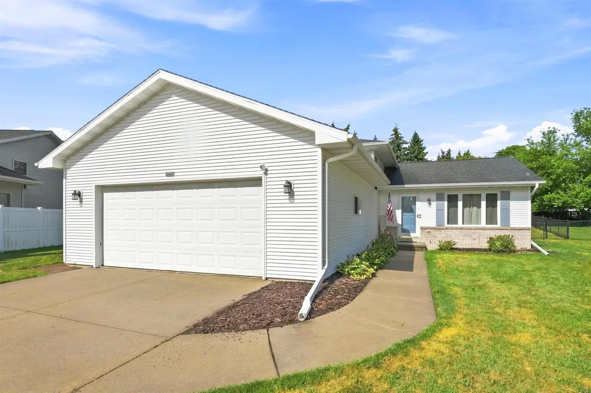 3885 COBBLESTONE COURT, Oshkosh, WI 54901 - #1