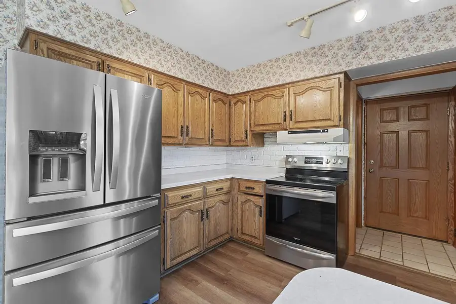 896 W 18TH AVENUE, Oshkosh, WI 54902 - #2