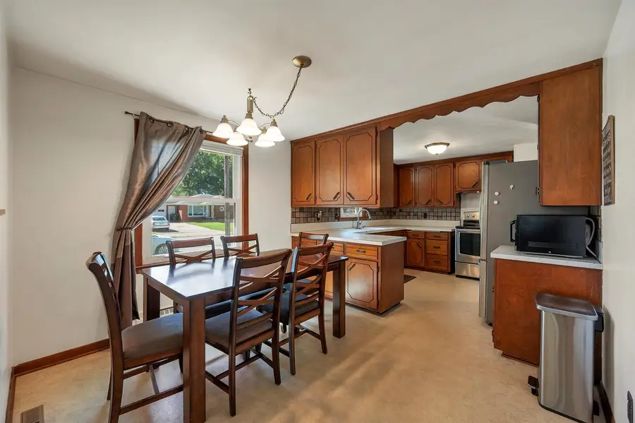 2310 N IDLEWILD COURT, Green Bay, WI 54303 - #2
