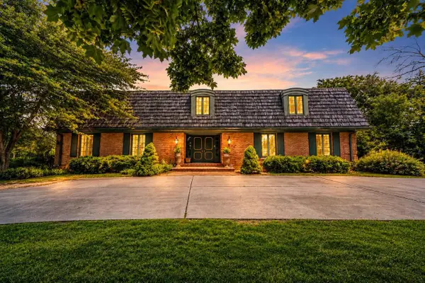 675 SUNSET CIRCLE, Green Bay, WI 54301