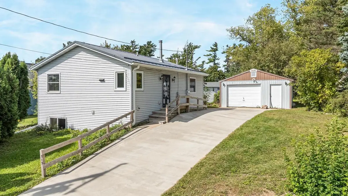 515 N NASH STREET, Hortonville, WI 54944 - #1