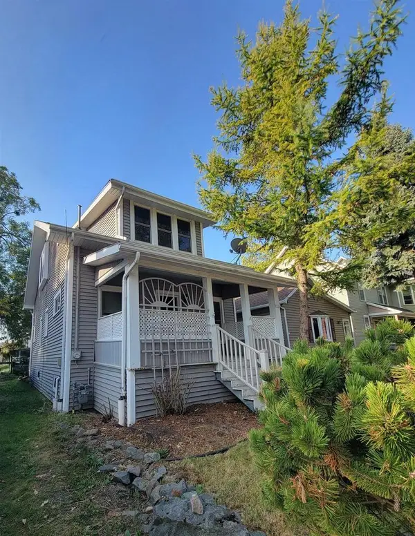 319 W MELVIN AVENUE, Oshkosh, WI 54901