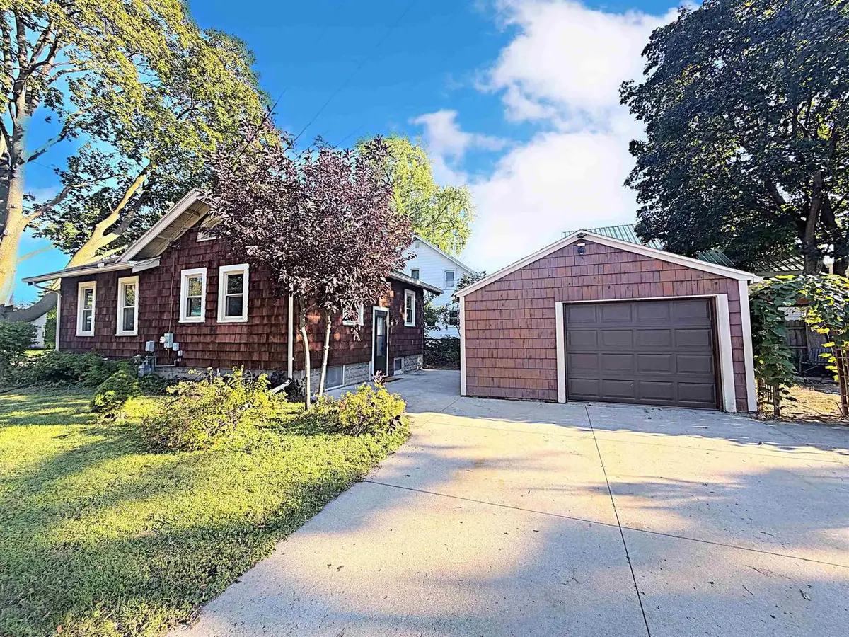 1325 WISCONSIN STREET, Oshkosh, WI 54901 - #1