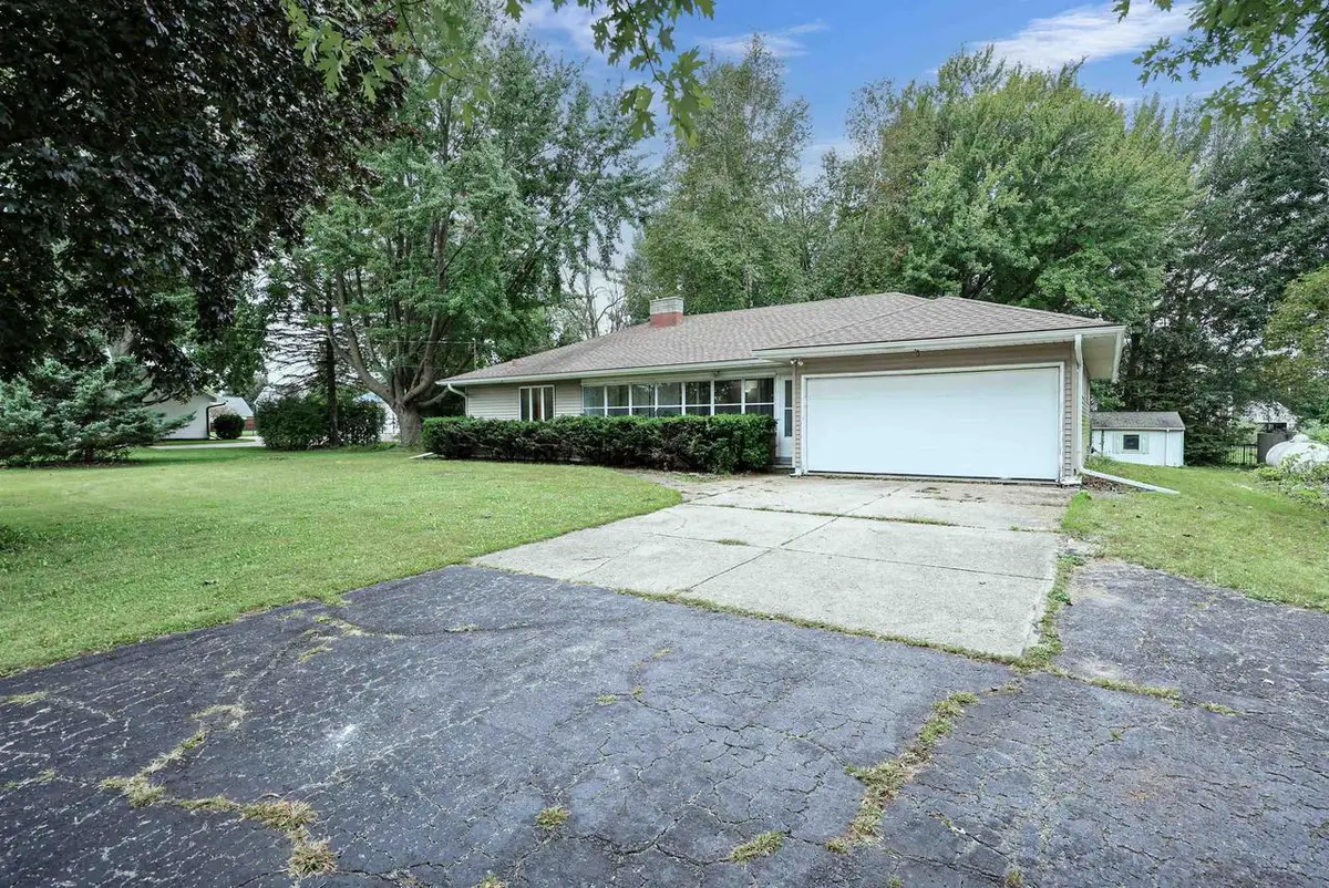 4939 N MEADE STREET, Appleton, WI 54913 - #1