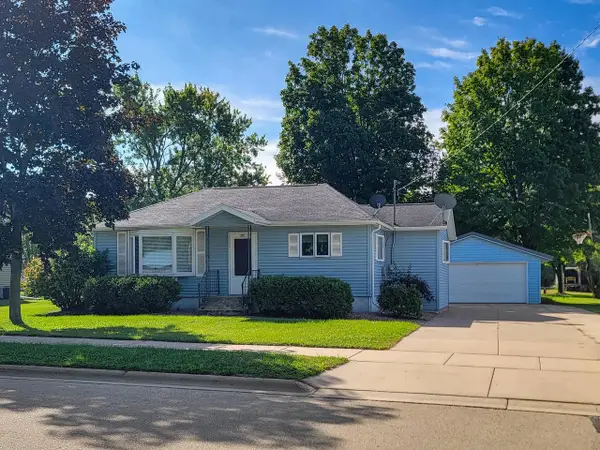 301 W HOWARD STREET, Manawa, WI 54949