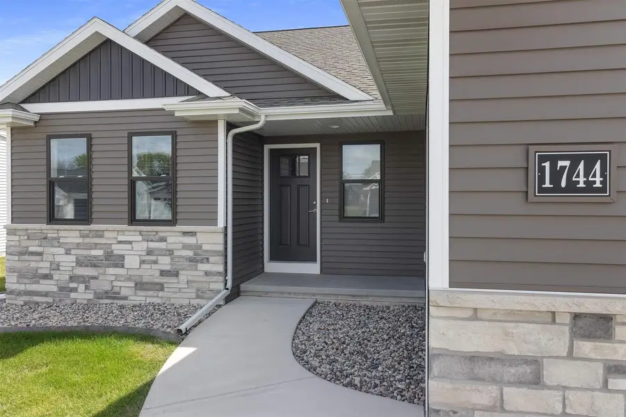 1744 PATRIOT WAY, Neenah, WI 54956 - #2