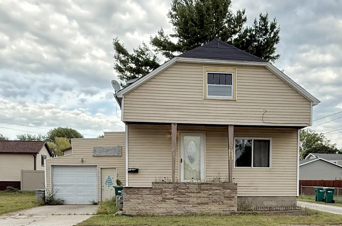 607 CUSHMAN STREET, Marinette, WI 54143 - #1