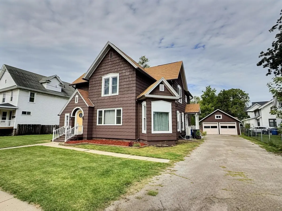610 W IRVING AVENUE, Oshkosh, WI 54901 - #1