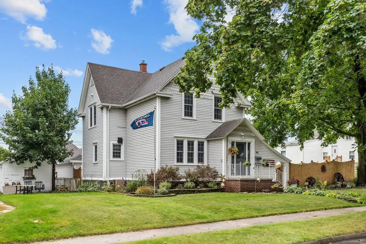 909 N 14TH STREET, Manitowoc, WI 54220 - #1