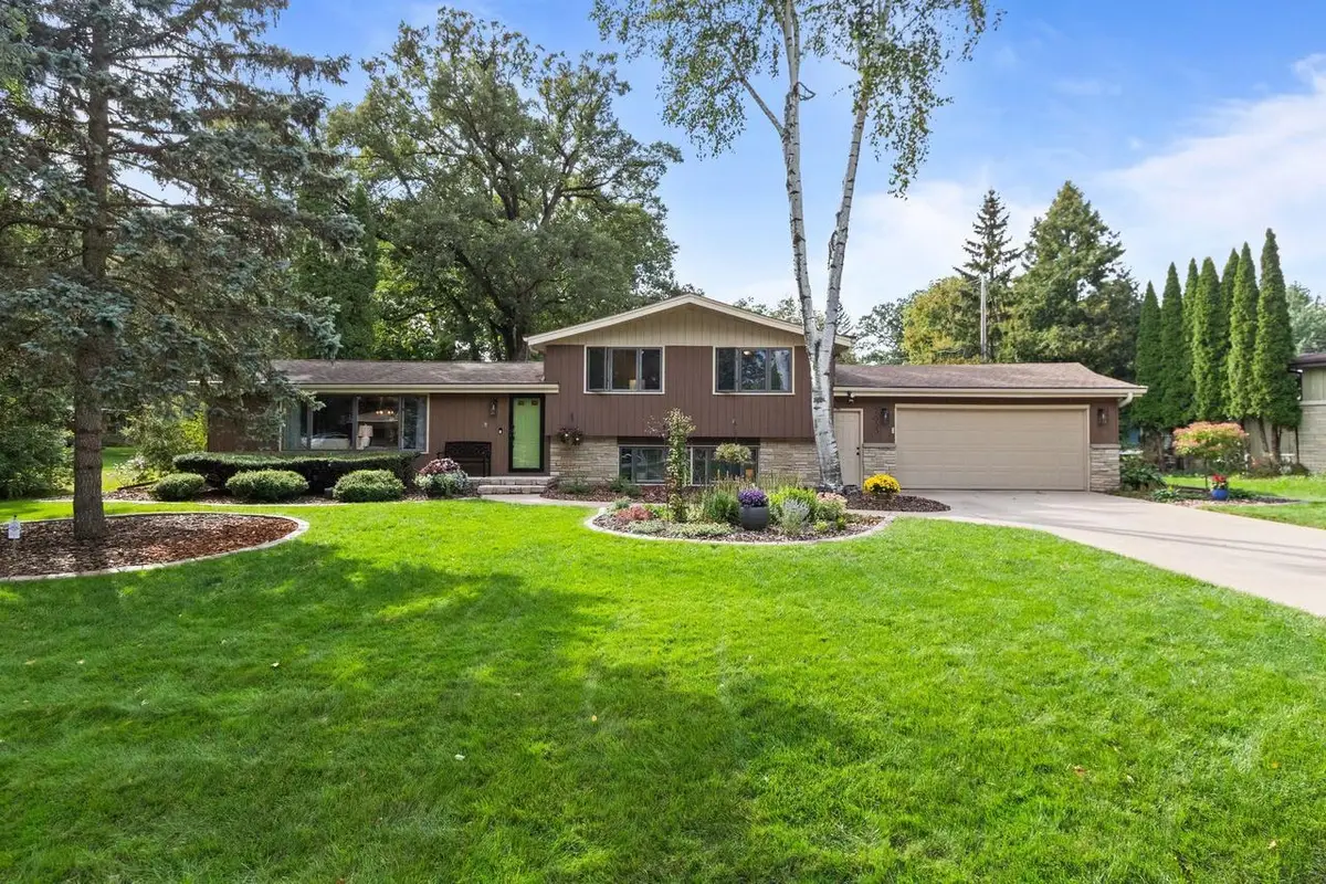 2663 WOODCREST DRIVE, Neenah, WI 54956 - #1