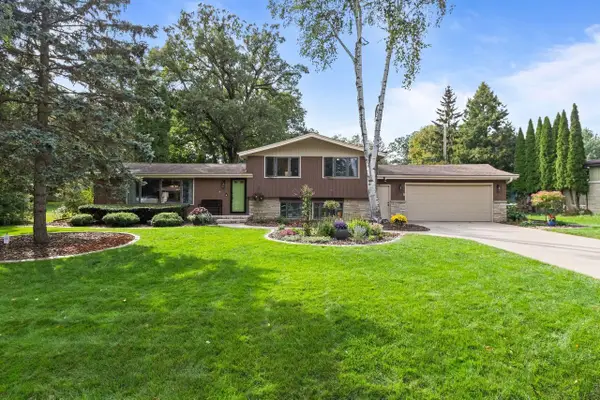 2663 WOODCREST DRIVE, Neenah, WI 54956
