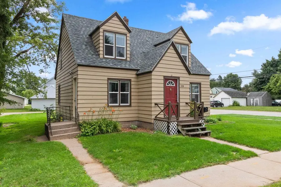 220 S UNION STREET, Shawano, WI 54166 - #3