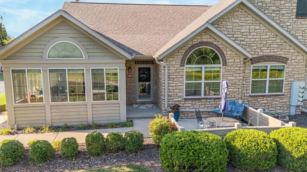 2303 E SIENNA WAY, Appleton, WI 54913 - #1