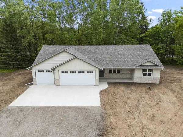 482 HIGH RIDGE TRAIL, Pulaski, WI 54162