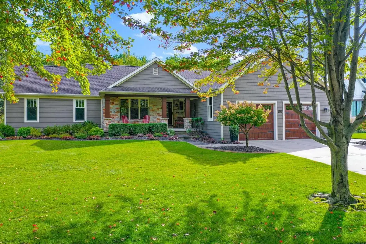 1000 CROWN POINTE CIRCLE, Suamico, WI 54173 - #1
