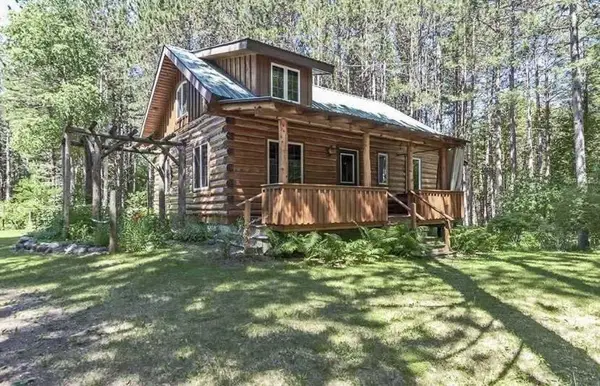 W5850 13.5 LANE LANE, Wallace, WI 49893