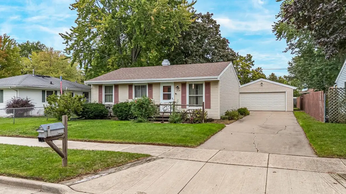 2124 S FOUNTAIN AVENUE, Appleton, WI 54915 - #1